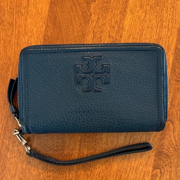 Tory Burch pebbled leather zip around wristlet in navy blue. Fits phone. EUC - Picture 1 of 7